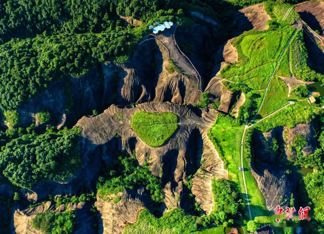 自然奇观与人文魅力交织的飞天山，最新新闻揭示壮丽景象