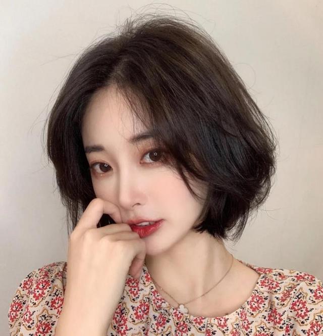 最新女短发型，时尚潮流的灵动诠释
