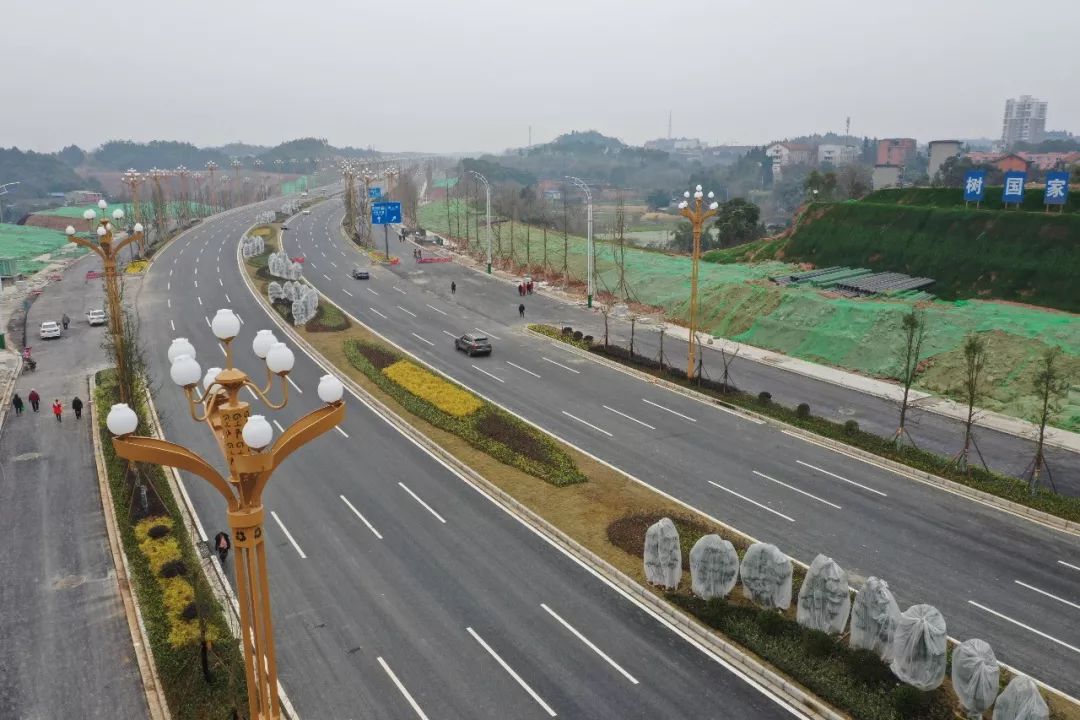 简阳迎宾大道最新风采，现代城市的生动画卷